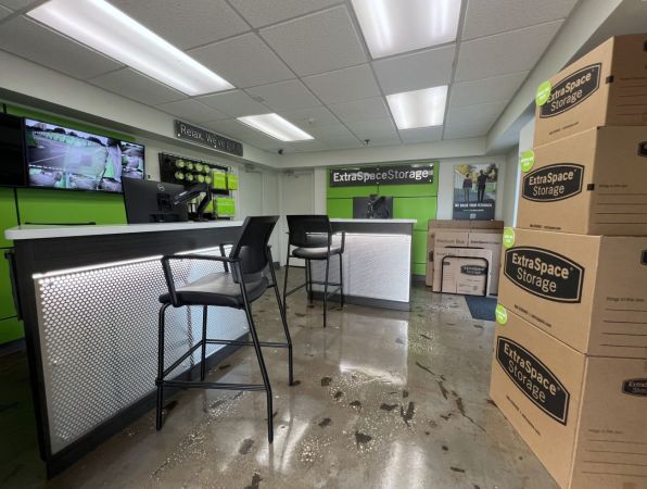 Extra Space Storage - 3053 - Tampa - Columbus Dr - 3000 West Columbus Drive