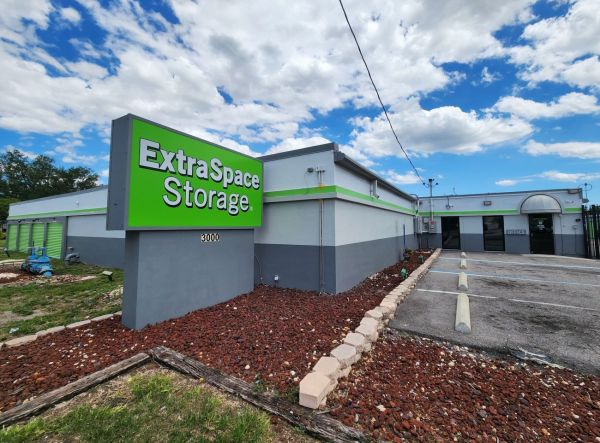 Extra Space Storage - 3053 - Tampa - Columbus Dr - 3000 West Columbus Drive