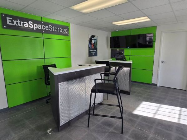 Extra Space Storage - 3126 - East Greenwich - County Trl - 2771 South County Trail