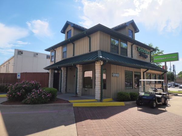 Extra Space Storage - 3229 - Dallas - Manderville Ln - 8555 Manderville Lane