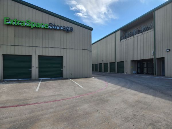 Extra Space Storage - 3229 - Dallas - Manderville Ln - 8555 Manderville Lane
