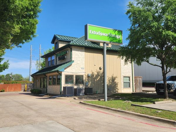 Extra Space Storage - 3229 - Dallas - Manderville Ln - 8555 Manderville Lane
