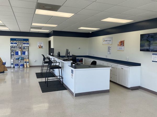 Extra Space Storage - 3268 - Montgomery - McLemore Dr. - 1925 Mclemore Drive
