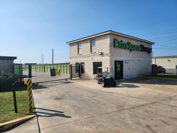 Extra Space Storage - 3269 - San Antonio - Foster Rd - 3615 North Foster Road