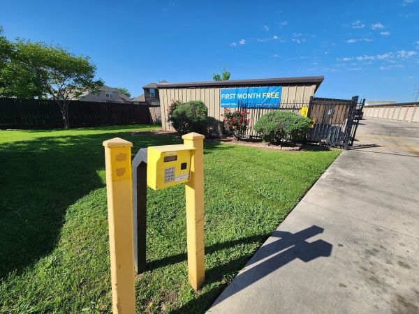 Extra Space Storage - 3269 - San Antonio - Foster Rd - 3615 North Foster Road