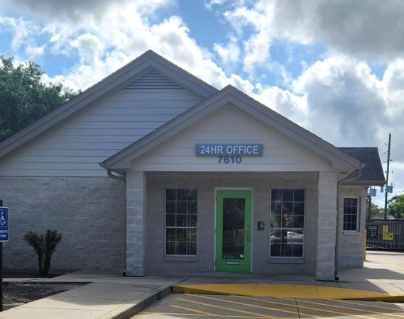 Extra Space Storage - 3288 - Houston - 7610 Highway 6 - 7550 Highway 6 North