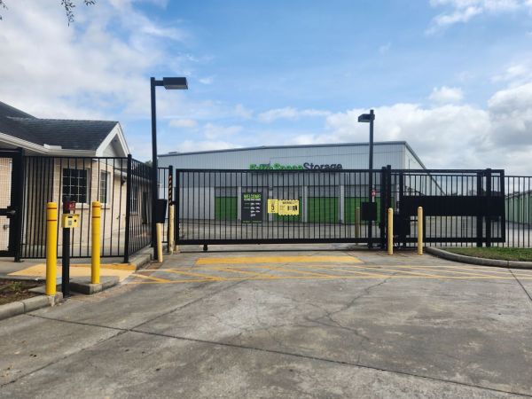 Extra Space Storage - 3297 - Houston - Silverado Drive - 1435 Silverado Drive