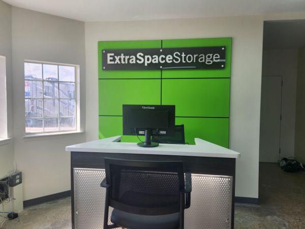 Extra Space Storage - 3299 - Houston - Wilcrest Drive - 2010 Wilcrest Drive
