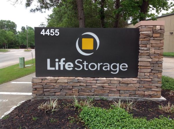 Extra Space Storage - 3300 - The Woodlands - Panther Creek Pines - 4455 Panther Creek Pne