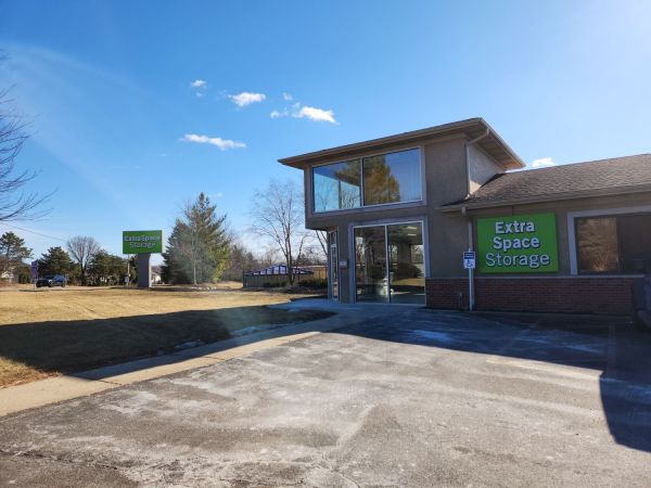 Extra Space Storage - 3319 - Lindenhurst - Grass Lake Road - 20765 West Grass Lake Road