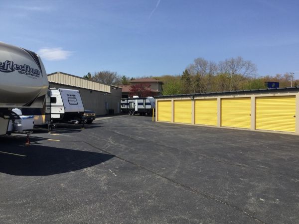 Extra Space Storage - 3319 - Lindenhurst - Grass Lake Road - 20765 West Grass Lake Road
