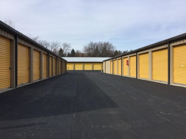 Extra Space Storage - 3319 - Lindenhurst - Grass Lake Road - 20765 West Grass Lake Road