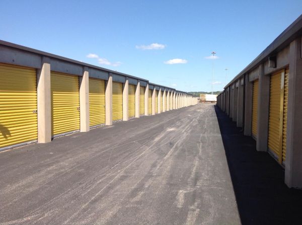 Extra Space Storage - 3365 - Fenton - Highway Drive - 485 North Highway Drive