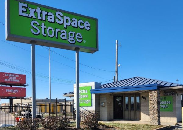 Extra Space Storage - 3365 - Fenton - Highway Drive - 485 North Highway Drive