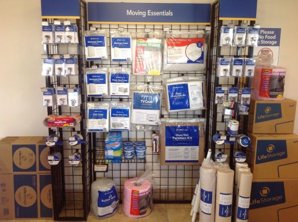 Extra Space Storage - 3365 - Fenton - Highway Drive - 485 North Highway Drive