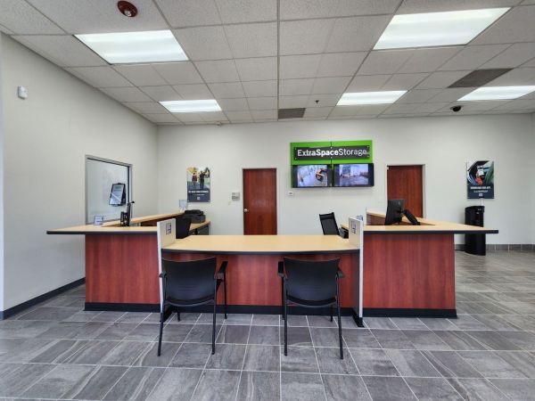 Extra Space Storage - 3445 - Chicago - Addison St - 3323 West Addison Street