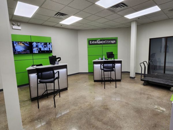 Extra Space Storage - 3447 - Chicago - Grand Ave. - 4014 West Grand Avenue