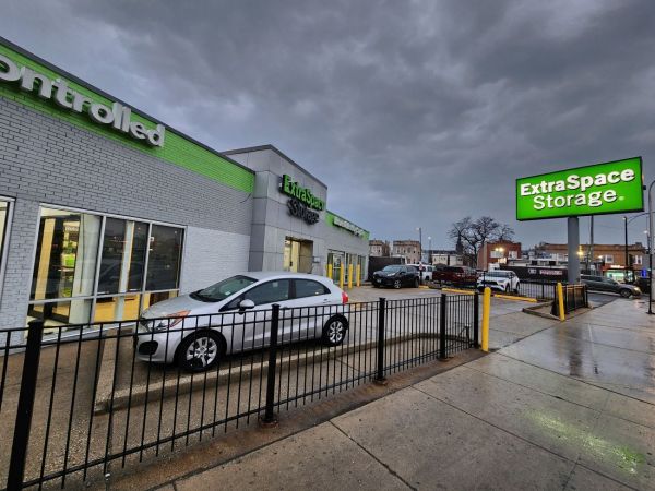 Extra Space Storage - 3447 - Chicago - Grand Ave. - 4014 West Grand Avenue