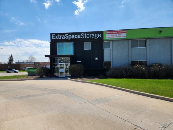 Extra Space Storage - 3452 - Addison - Westgate St - 426 South Westgate Street