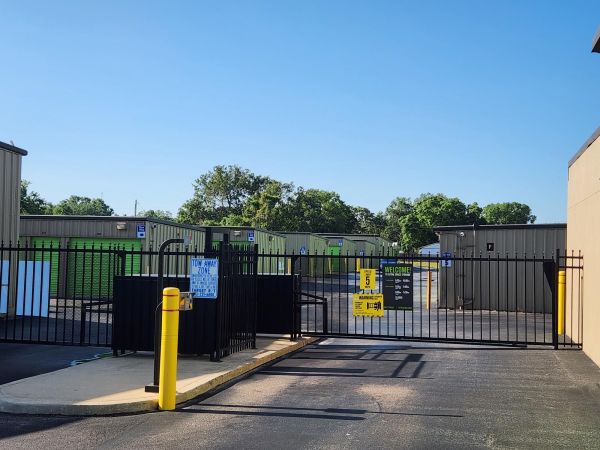 Extra Space Storage - 3602 - Ruskin - College Ave - 2107 East College Avenue