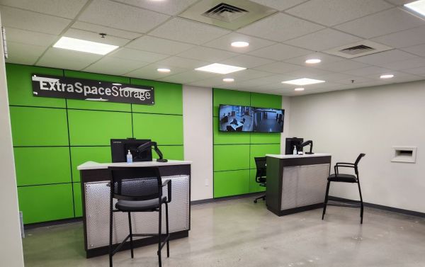 Extra Space Storage - 3690 - Roswell - Mansell Pl - 105 Mansell Place