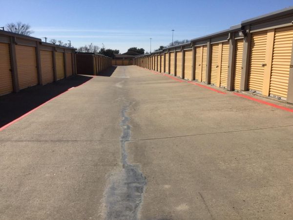 Extra Space Storage - 3785 - Arlington - Lamar Blvd - 1620 East Lamar Boulevard