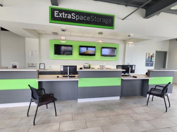 Extra Space Storage - 3831 - Pflugerville - Howard Ln - 2220 East Howard Lane