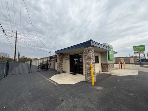 Extra Space Storage - 3839 - San Antonio - Military Dr - 3343 Southwest Military Drive