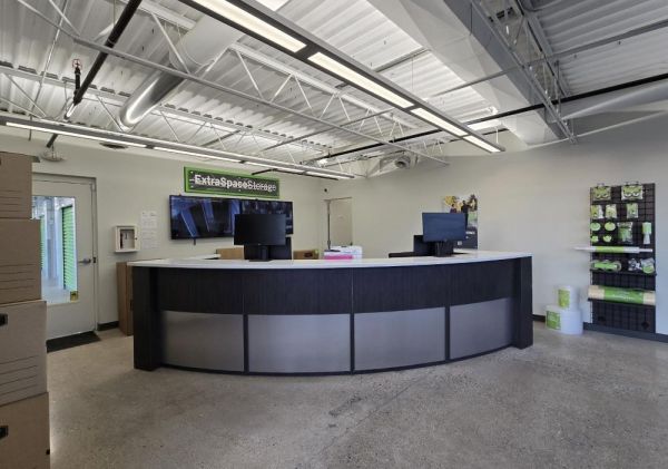 Extra Space Storage - 3862 - West Allis - Curtis Rd - 232 South Curtis Road