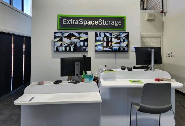Extra Space Storage - 3928 - Fenton - Delores Dr - 100 Delores Drive