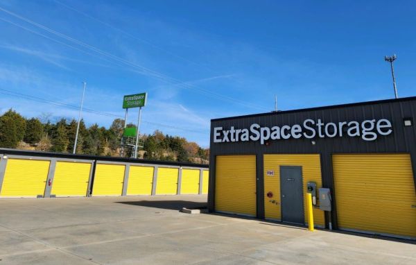 Extra Space Storage - 3928 - Fenton - Delores Dr - 100 Delores Drive