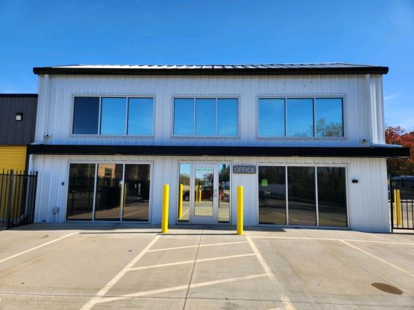 Extra Space Storage - 3928 - Fenton - Delores Dr - 100 Delores Drive