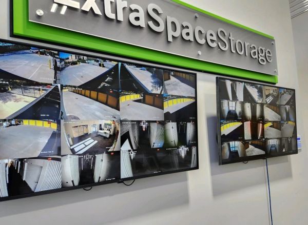 Extra Space Storage - 3928 - Fenton - Delores Dr - 100 Delores Drive