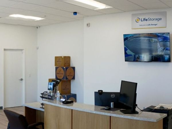 Extra Space Storage - 4208 - White House - Sage Rd - 121 Business Park Drive