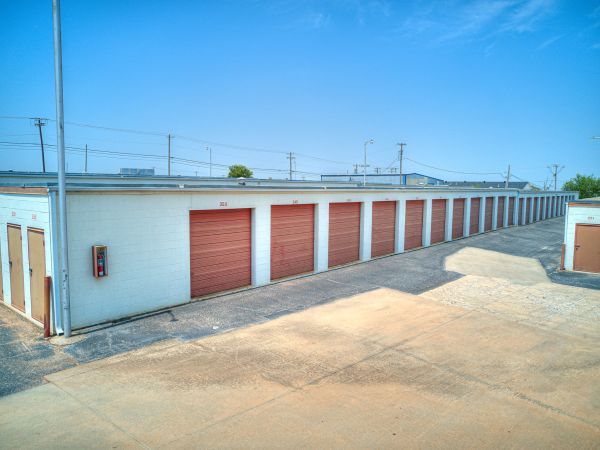 Storelocal Wilshire - 7000 West Wilshire Boulevard