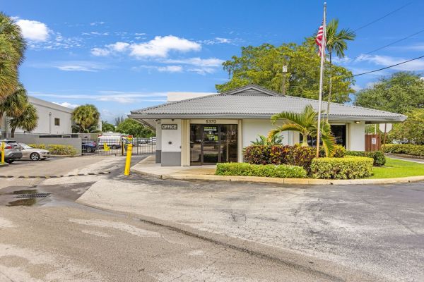 Extra Space Storage - 6001 - Davie - 5370 S University Dr - 5370 South University Drive