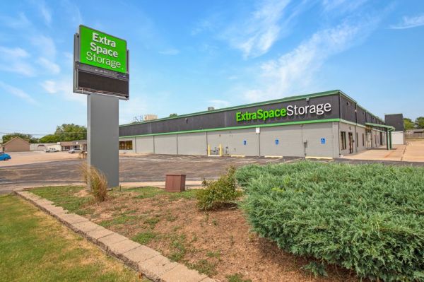 Extra Space Storage - 6046 - Broken Arrow - Kenosha St - 708 West Kenosha Street