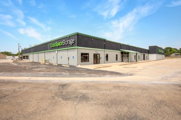 Extra Space Storage - 6046 - Broken Arrow - Kenosha St - 708 West Kenosha Street