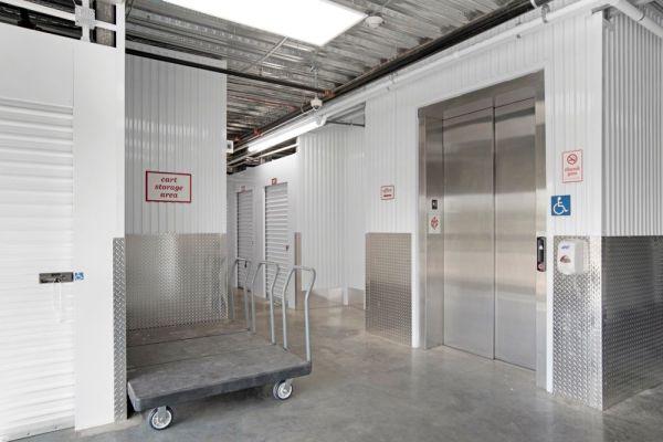 Extra Space Storage - 6061 - Plymouth Meeting - Lee Dr - 100 Lee Drive