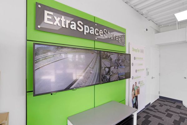 Extra Space Storage - 6061 - Plymouth Meeting - Lee Dr - 100 Lee Drive