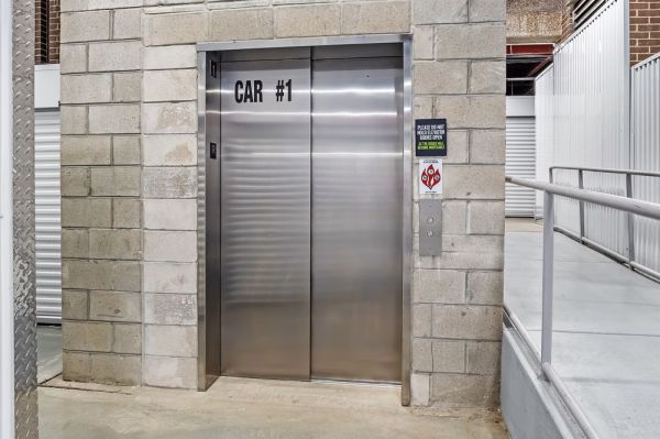 Extra Space Storage - 6067 - Glenview - W Lake Ave - 3701 West Lake Avenue