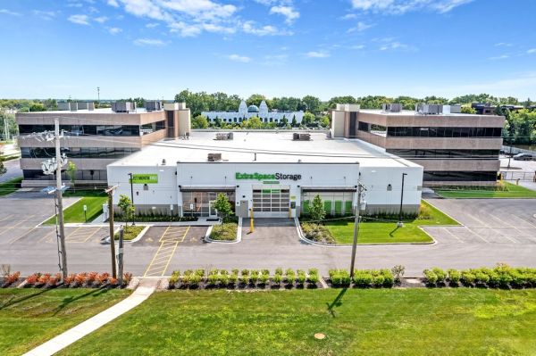 Extra Space Storage - 6067 - Glenview - W Lake Ave - 3701 West Lake Avenue