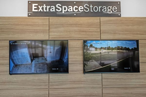 Extra Space Storage - 6067 - Glenview - W Lake Ave - 3701 West Lake Avenue