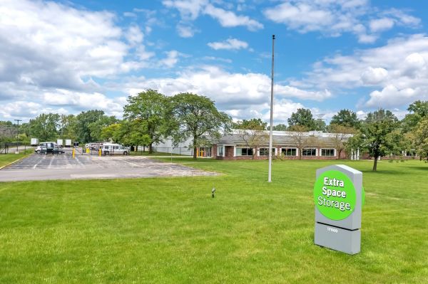 Extra Space Storage - 6135 - New Berlin - Rogers Dr - 17000 West Rogers Drive