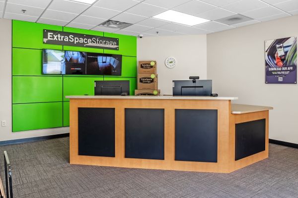 Extra Space Storage - 6135 - New Berlin - Rogers Dr - 17000 West Rogers Drive
