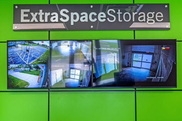 Extra Space Storage - 6135 - New Berlin - Rogers Dr - 17000 West Rogers Drive