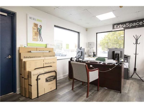 Extra Space Storage - 6150 - Knoxville - Weisgarber Rd - 1431 Weisgarber Road