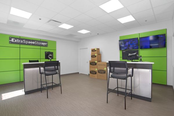 Extra Space Storage - 7359 - Baltimore - Stockholm St - 211 Stockholm Street