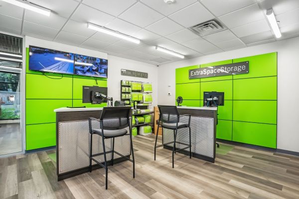 Extra Space Storage - 7371 - West Nyack - Snake Hill Rd - 100 Snake Hill Road