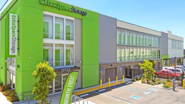 Extra Space Storage - 7470 - Lake Balboa - Woodley Ave - 6853 Woodley Avenue